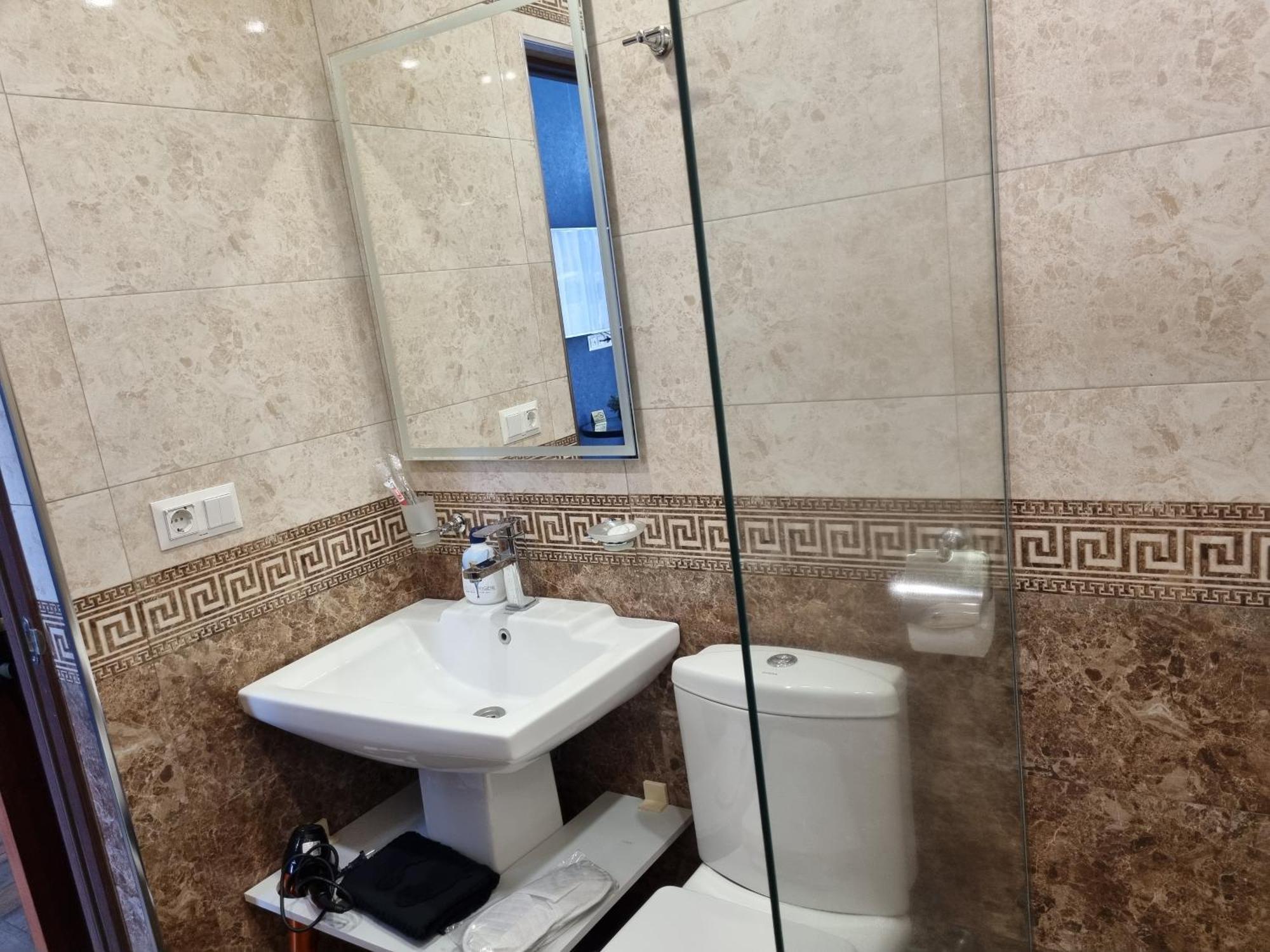 Day Inn Hotel Yerevan Exterior foto