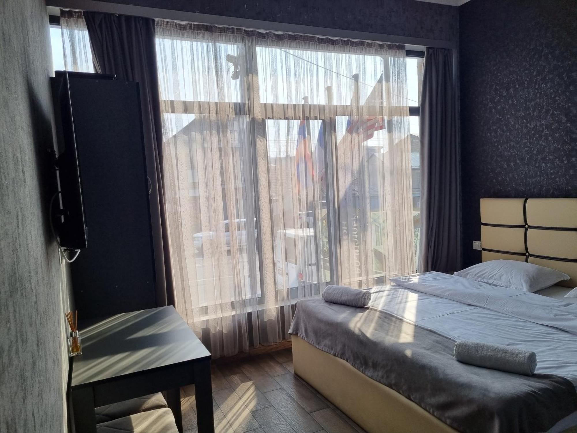 Day Inn Hotel Yerevan Exterior foto